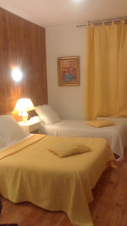 Chez Cecile Hotel Mornas Cameră foto